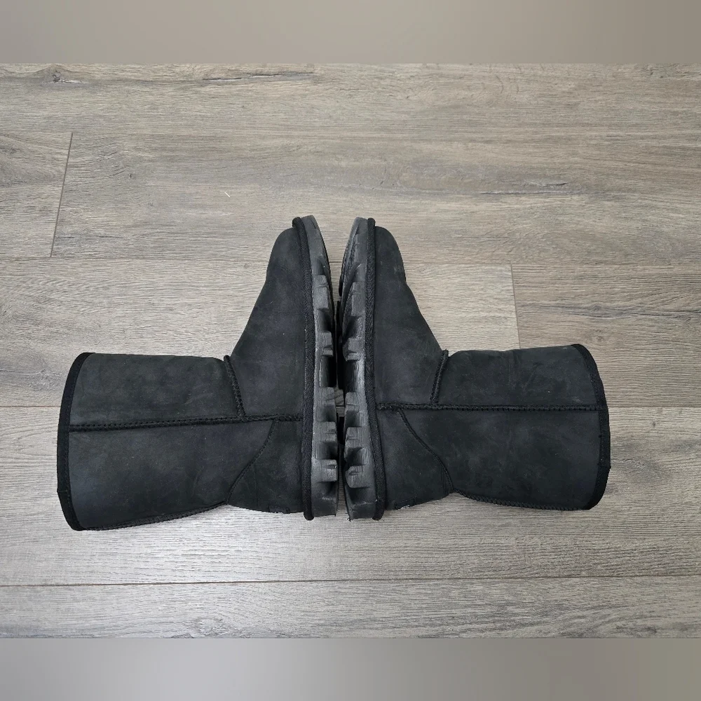 UGG Essential Short II Wool Lined Black Suede Women Size 7 Outdoor Ski Snow